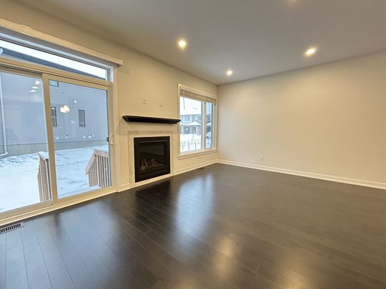 For Lease - 383 Mango Street, Blossom Park - Airport and Area, Ontario - Photo 1