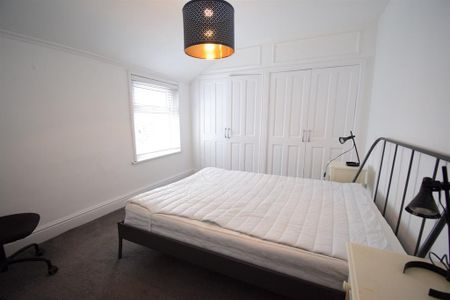 3 bedroom terraced house to rent - Photo 5