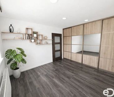Příjemné bydlení v klidné lokalitě s výbornou dostupností služeb. - Fotografie 6