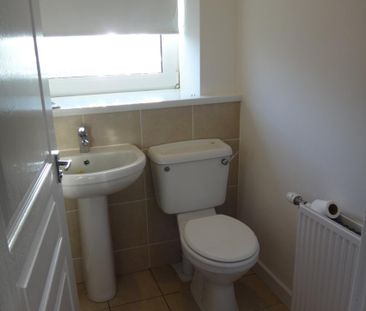 3 bedroom terraced house to rent - Photo 3