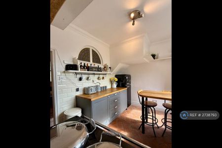 2 bedroom terraced house to rent - Photo 4