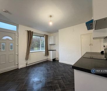 3 bedroom semi-detached house to rent - Photo 6