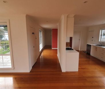 Refurbished Villa in Popular River Precinct - Photo 4