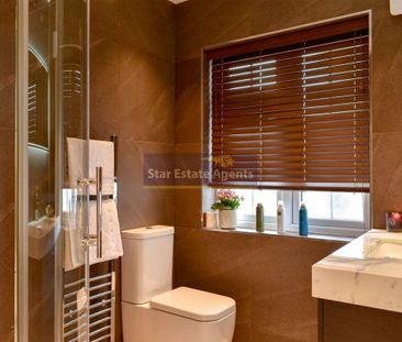 6 bedroom detached house to rent - Photo 5