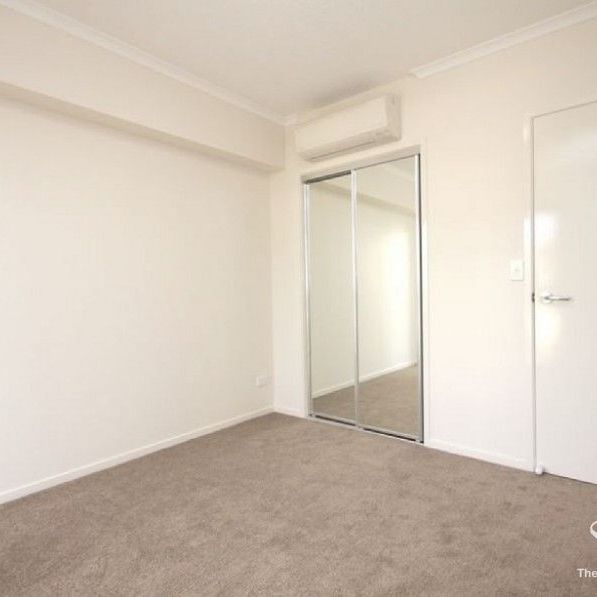 Modern & Spacious Two-Bedroom Apartment in Mount Gravatt East - Photo 1