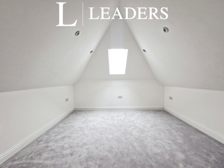 4 bedroom detached house to rent - Photo 3