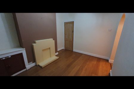 3 Bed Terraced House, Trafford Road, LE5 - Photo 4