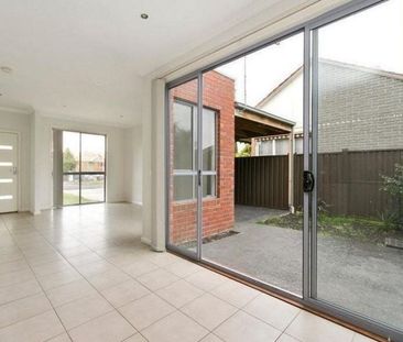 Perfect Townhouse! - Photo 3