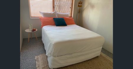 2 Bedroom Older Style Apartment - Photo 3