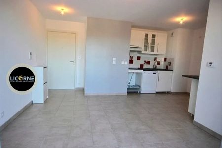Location Appartement 3 pièces 48m² MARSEILLE 11ème - Photo 2