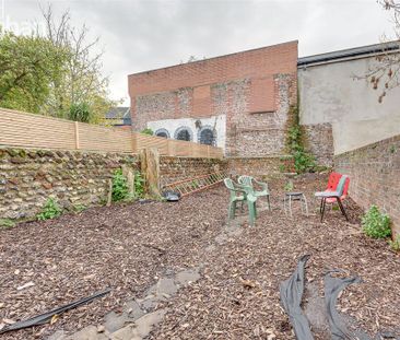 4 bedroom terraced house to rent - Photo 5