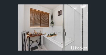 Charming Family Home - Photo 5