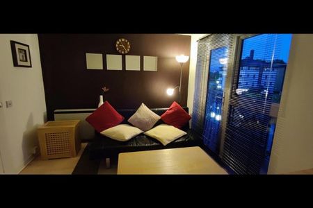 1 Bed Flat, Whiteadder Way, E14 - Photo 2