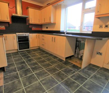 2 bedroom semi-detached house to rent - Photo 4