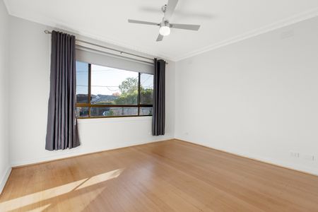 LIGHT FILLED FAMILY HOME! - Photo 3