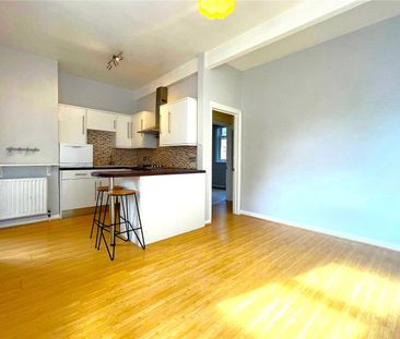 The Crescent, Farnham, Surrey, GU9 - Photo 1