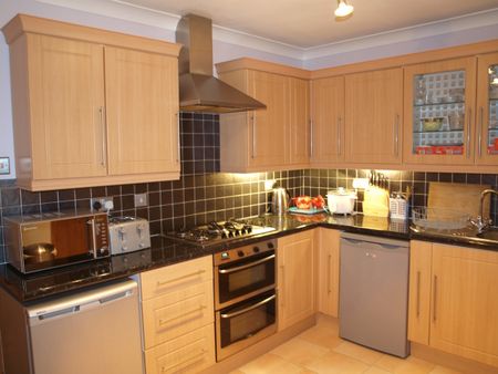 Room in a Shared House, London, SE9 - Photo 4