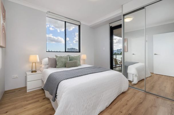 High level, tranquil rear of complex position with lush district views | 250m to Homebush Station - Photo 1