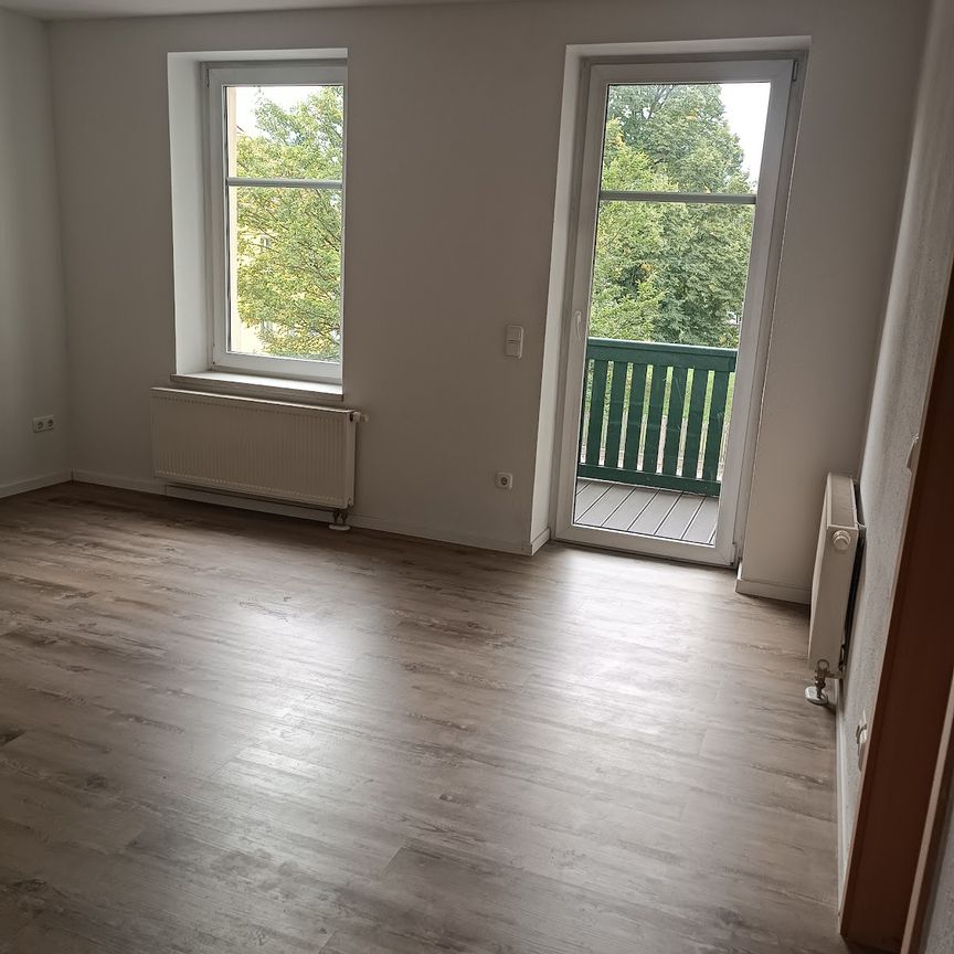 Praktische Singlewohnung mit moderner Einbauküche und Balkon! - Foto 1