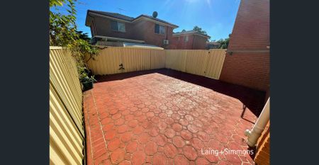 Modern three-bedroom townhouse - Photo 2