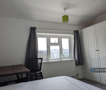 4 bedroom semi-detached house to rent - Photo 4