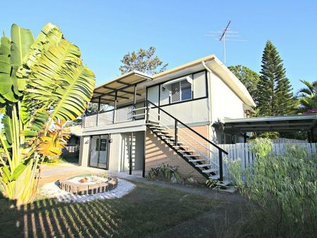 GREAT FAMILY HOME WITH DUAL LIVING POTENTIAL - Photo 4