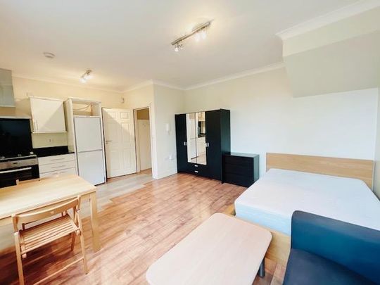 Studio to rent - Photo 1