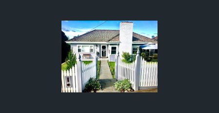 IMMACULATE THREE BEDROOM HOME - Photo 3