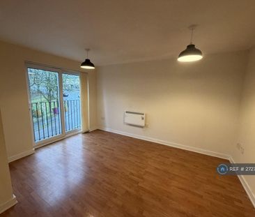 2 bedroom flat to rent - Photo 1