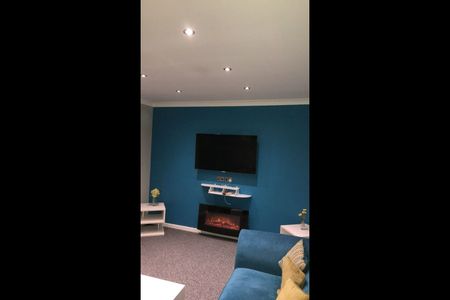 2 Bed Flat, Madison Heights, TW3 - Photo 4
