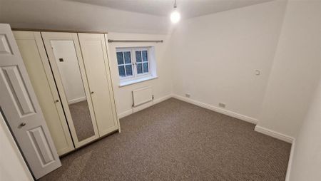 3 bedroom mews to rent - Photo 2