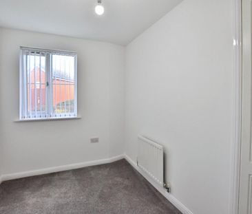 2 bedroom Flat To Let - Photo 3