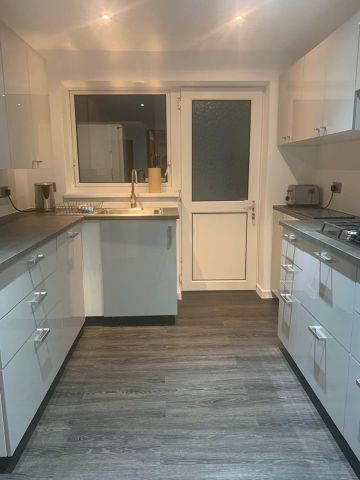 Room in a Shared House, Silchester Road, RG30 - Photo 5