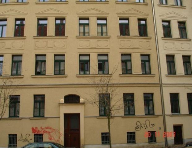 Sanierte Altbau-3Rm-Wohng. mit Balkon auf ca.74m² (3.OG) - Photo 1
