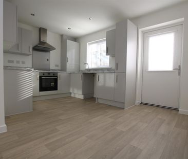 2 bed End of Terrace House for let - Photo 4