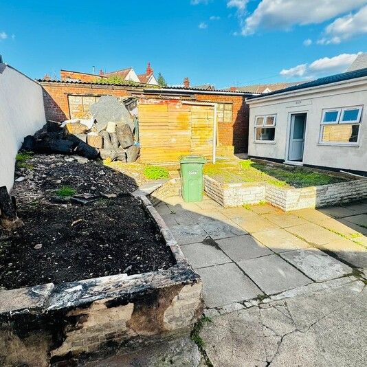 Cinder Bank, Dudley, DY2 9AL - Photo 1