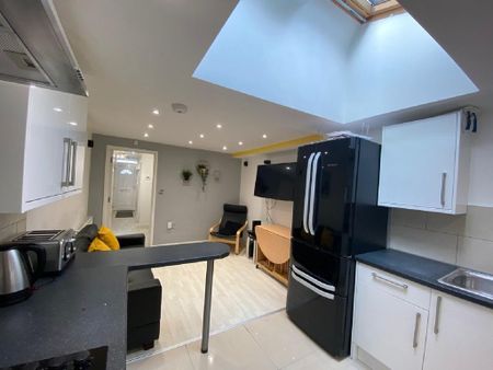 6 bedroom house to rent - Photo 3