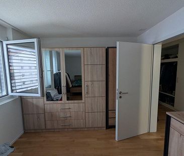 Moderne 2.5 Zimmerwohnung. mit eigenem Waschturm - Foto 2