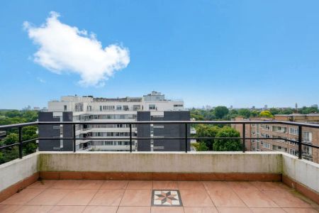 4 bedroom flat in 7-9 Avenue Road - Photo 5