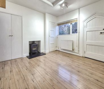 Crabbs Cottage, CM17, Old Harlow - Photo 2