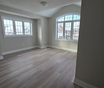 For Lease - 224 Greer Street, Barrie, Ontario - Photo 3