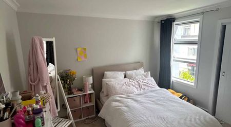 Modern 6 bedroom, 5 toilets and 4 showers house for rent! - Photo 5