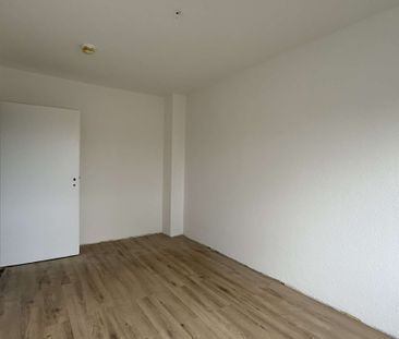 KREFELD-FISCHELN: FRISCH SANIERTE 3-ZIMMERWOHNUNG MIT BALKON IM 2. ... - Photo 2