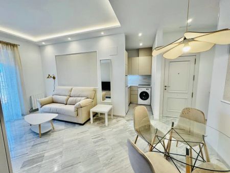 Apartamento de alquiler en Calle Gran Vía de Colón, Centro - Sagrario - Photo 2