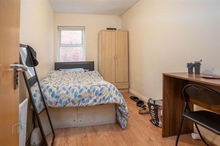 3 Bedroom Apartment, 46b Agincourt Avenue, Queens Quarter, Belfast, BT7 1QU - Photo 2