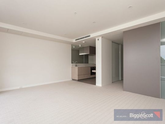 INVITING ONE BEDROOM APARTMENT - Photo 1