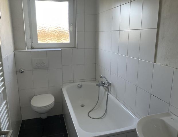 3-Zimmer-Wohnung mit Balkon und tapeziert - Photo 1