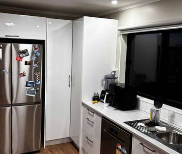 Your large family home semi furnished. - Photo 1