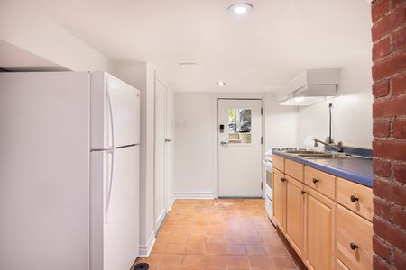 For Lease - 389 Ashdale Avenue Unit# Bsmt, Toronto, Ontario - Photo 4