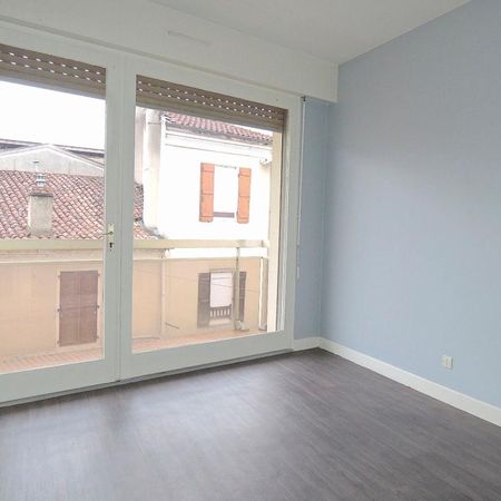 Location Appartement 2 pièces 52m² MONT DE MARSAN 40000 - Photo 3